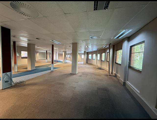 555M² OFFICE TO LET IN PARKTOWN
